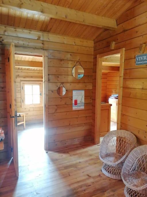 Chalet En Pleine Nature Au Bord D'Un Etang Lanvallay Bagian luar foto