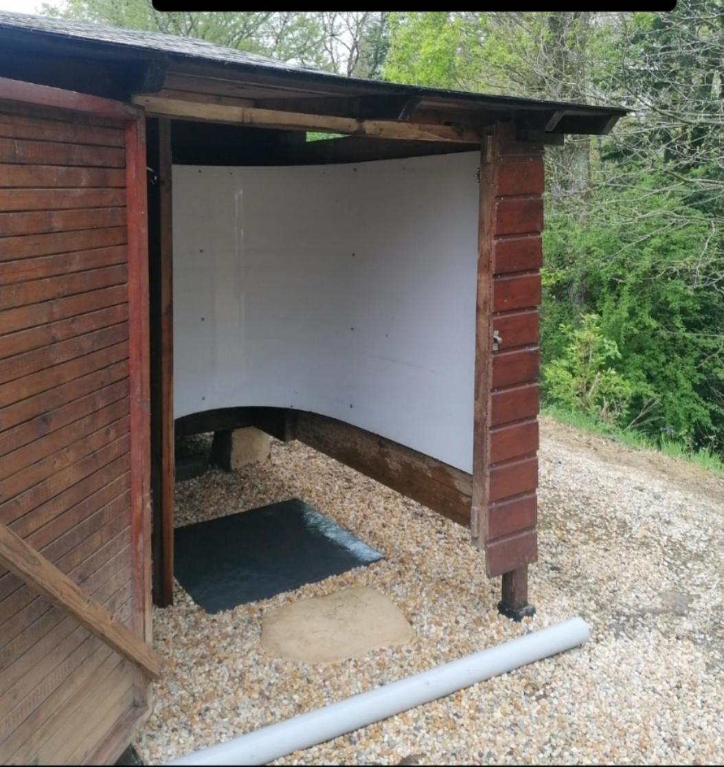 Chalet En Pleine Nature Au Bord D'Un Etang Lanvallay Bagian luar foto